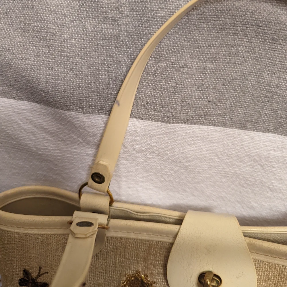 Vintage Butterfly Sequenced Jeweled Unique Purse With Wood Bottom - Picture 7 of 11